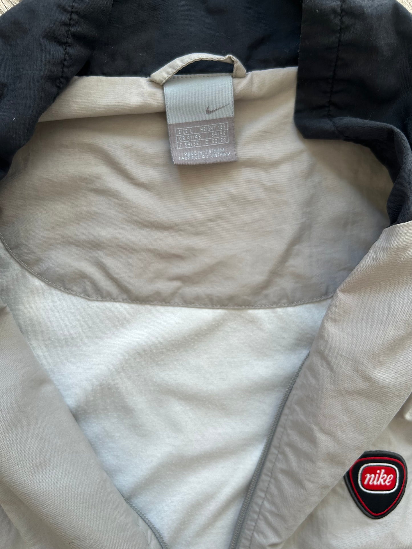 Nike Vintage Windbreaker – Grau & Schwarz (L)