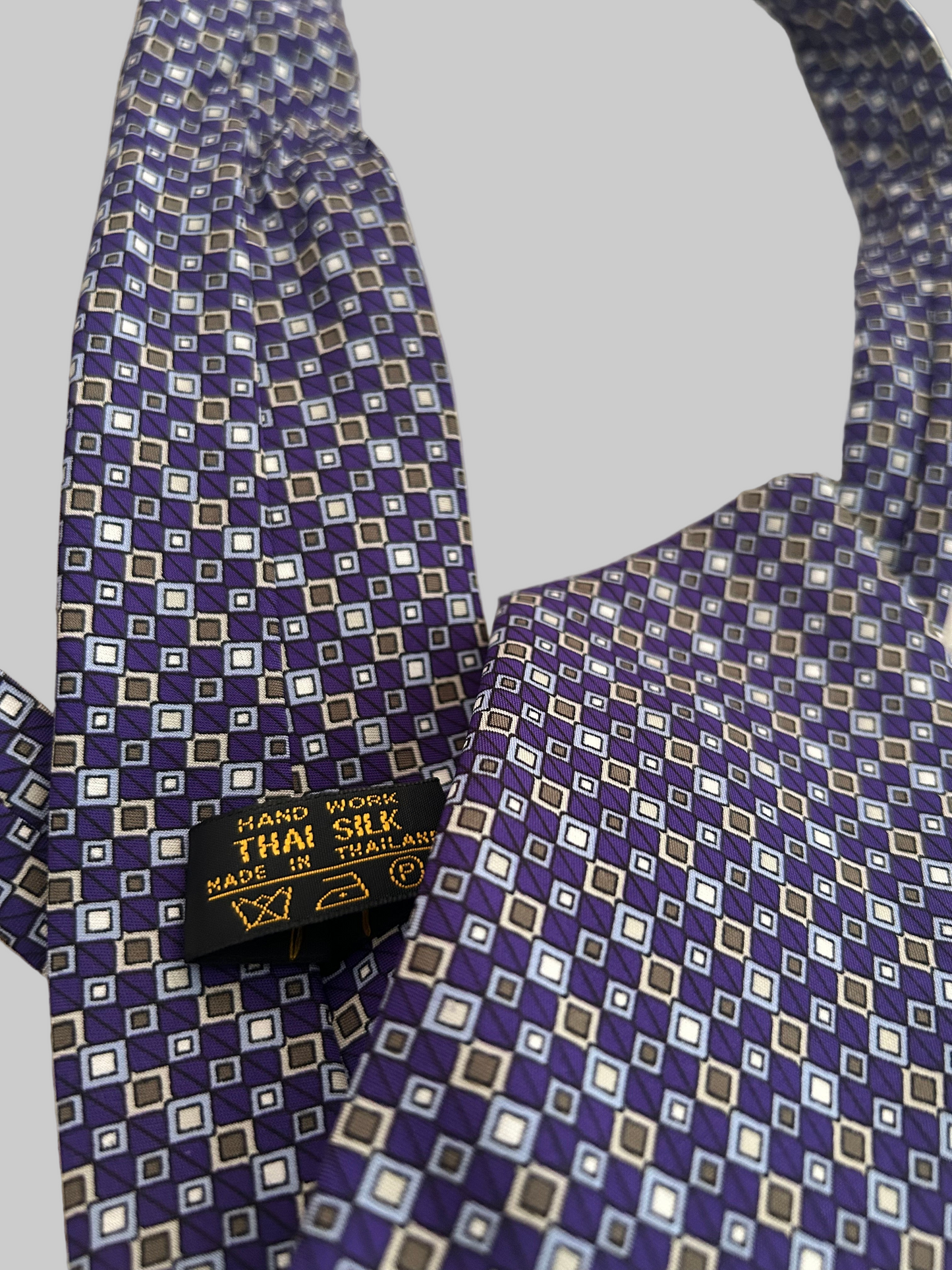 VINTAGE SEIDENKRAWATTE – Handgefertigt aus Thai Silk