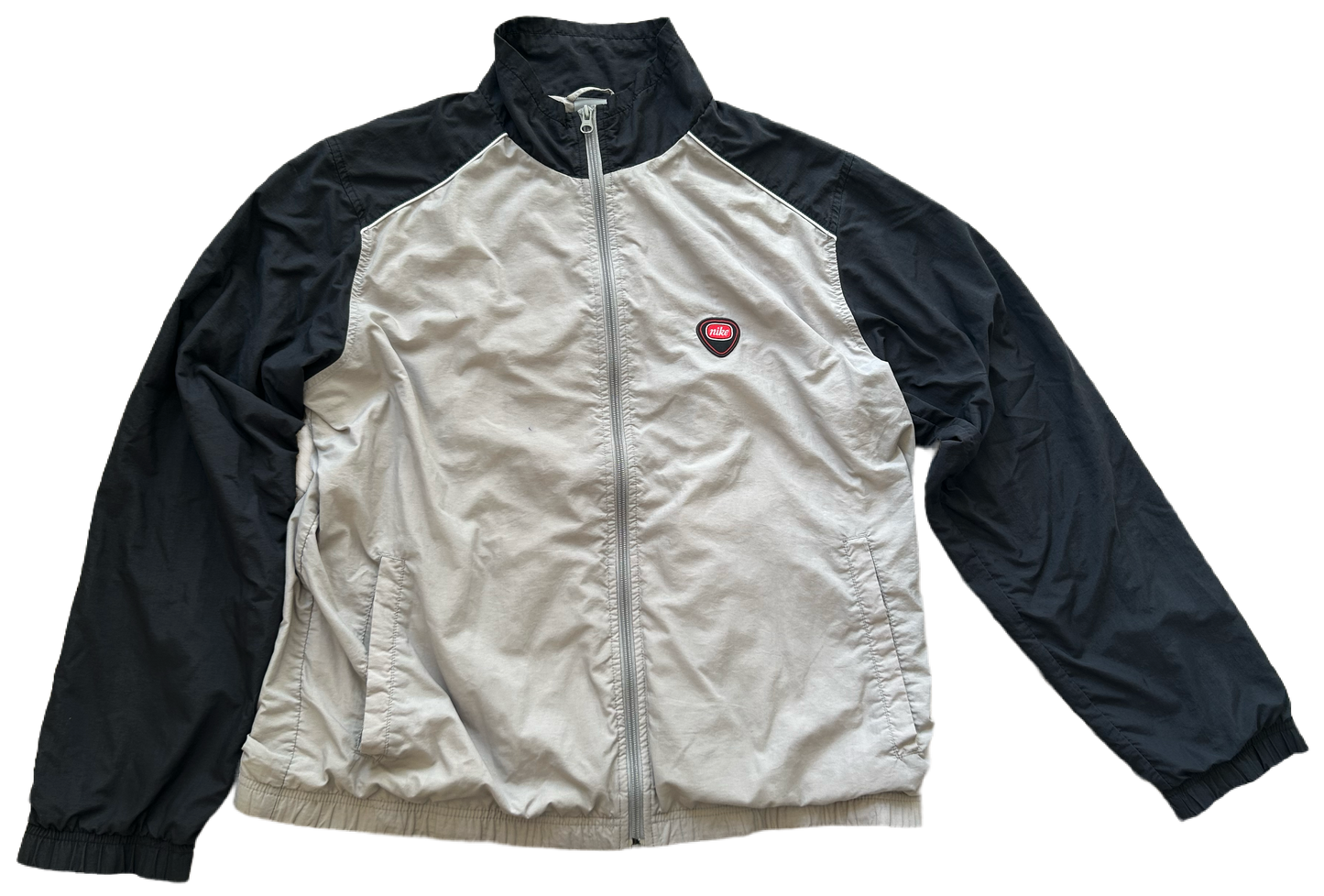 Nike Vintage Windbreaker – Grau & Schwarz (L)