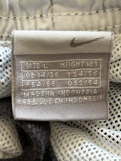 Nike Vintage Trainingsshorts – Schwarz mit weißen Details (L)