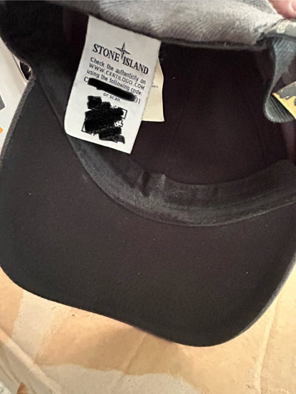 Graue Stone Island Cap