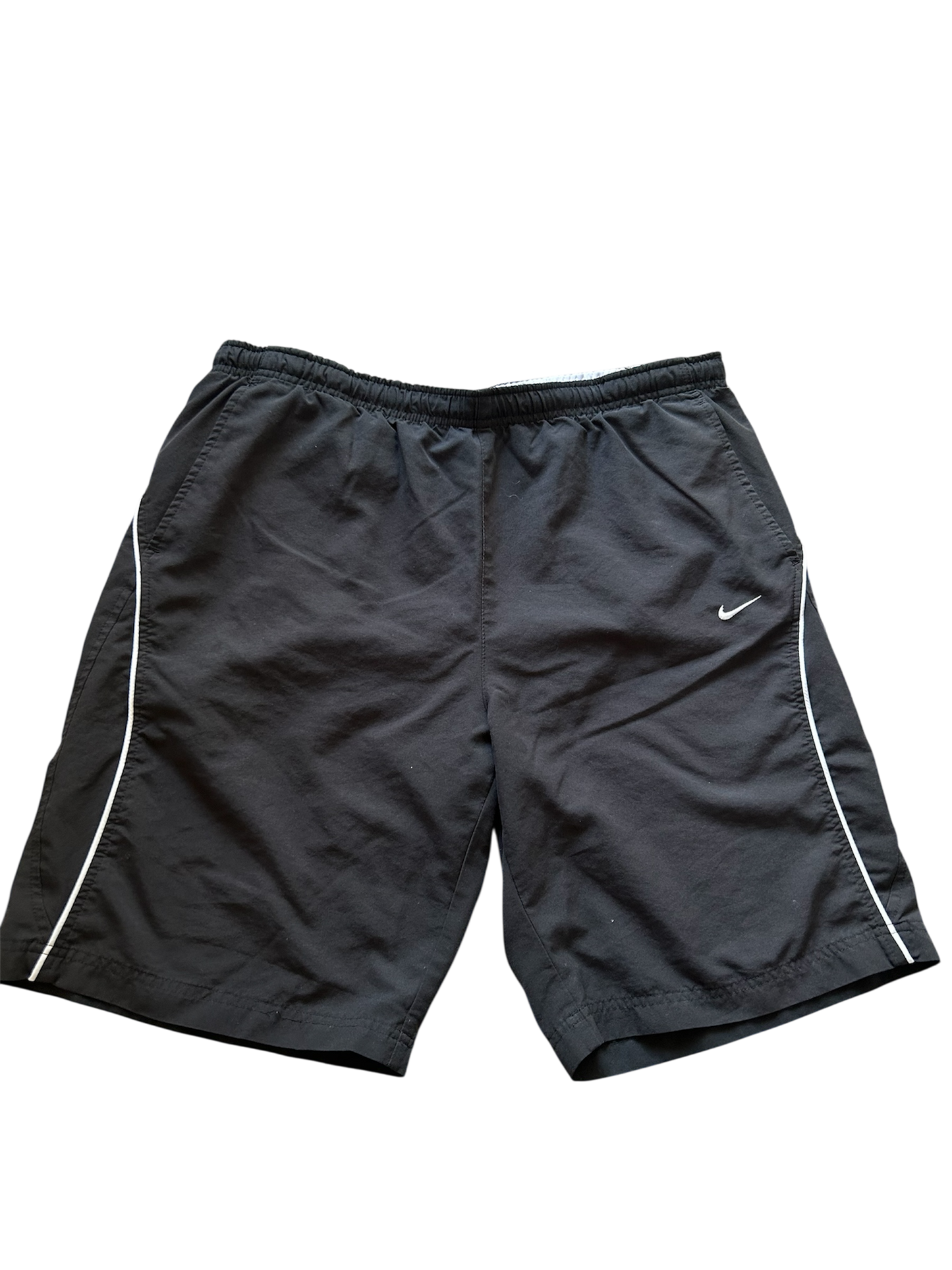Nike Vintage Trainingsshorts – Schwarz mit weißen Details (L)